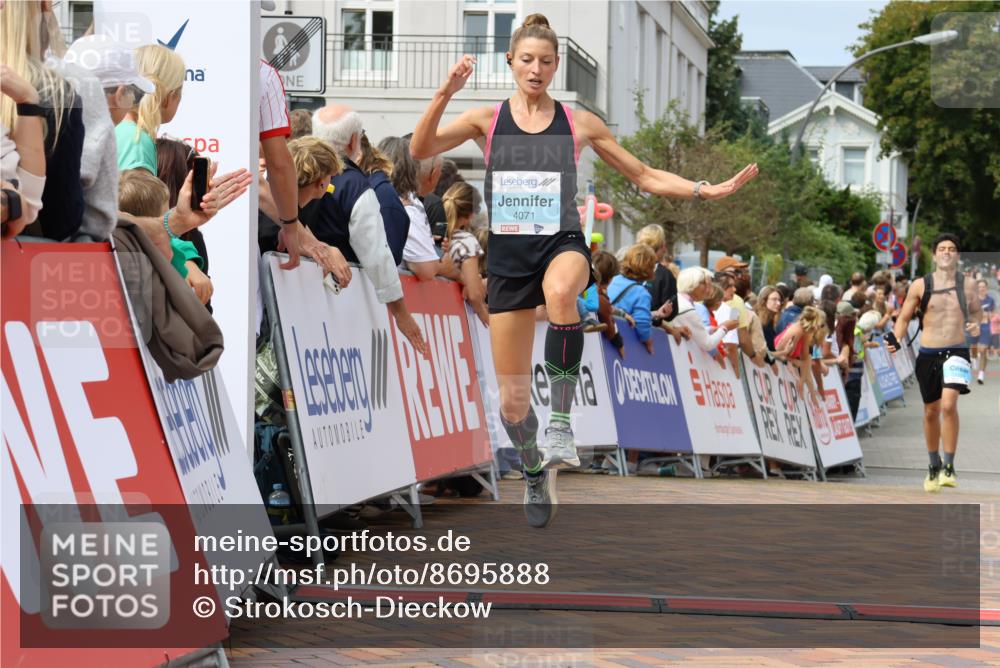 31.08.2025 - 21. Blankeneser Heldenlauf Strokosch-Dieckow http://msf.ph/oto/8695888 31.08.2025 12:24:25 Ziel 5398, 4235, 4071 meine-sportfotos.de