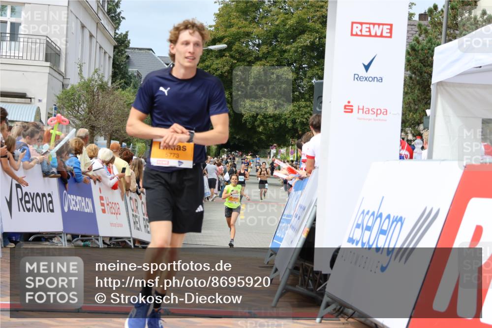 31.08.2025 - 21. Blankeneser Heldenlauf Strokosch-Dieckow http://msf.ph/oto/8695920 31.08.2025 12:24:13 Ziel 5398, 5239, 5773, 4420 meine-sportfotos.de