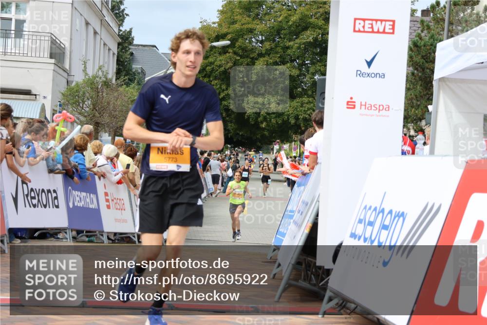 31.08.2025 - 21. Blankeneser Heldenlauf Strokosch-Dieckow http://msf.ph/oto/8695922 31.08.2025 12:24:13 Ziel 5398, 5239, 5773, 4420 meine-sportfotos.de