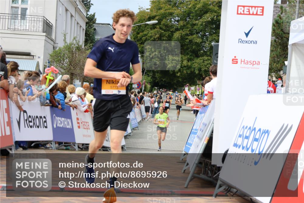 31.08.2025 - 21. Blankeneser Heldenlauf Strokosch-Dieckow http://msf.ph/oto/8695926 31.08.2025 12:24:13 Ziel 5398, 5239, 5773, 4420 meine-sportfotos.de