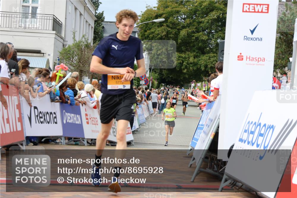 31.08.2025 - 21. Blankeneser Heldenlauf Strokosch-Dieckow http://msf.ph/oto/8695928 31.08.2025 12:24:12 Ziel 5239, 5773, 4420 meine-sportfotos.de