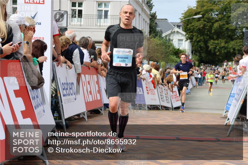 31.08.2025 - 21. Blankeneser Heldenlauf Strokosch-Dieckow http://msf.ph/oto/8695932 31.08.2025 12:24:10 Ziel 5239, 5773, 4420 meine-sportfotos.de