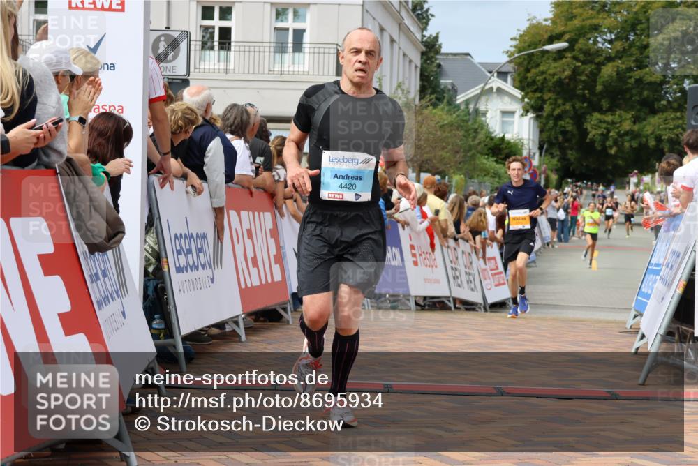 31.08.2025 - 21. Blankeneser Heldenlauf Strokosch-Dieckow http://msf.ph/oto/8695934 31.08.2025 12:24:09 Ziel 5811, 5239, 5773, 4420 meine-sportfotos.de