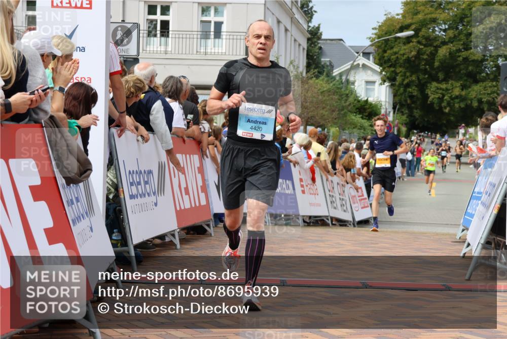 31.08.2025 - 21. Blankeneser Heldenlauf Strokosch-Dieckow http://msf.ph/oto/8695939 31.08.2025 12:24:09 Ziel 5811, 5239, 5773, 4420 meine-sportfotos.de