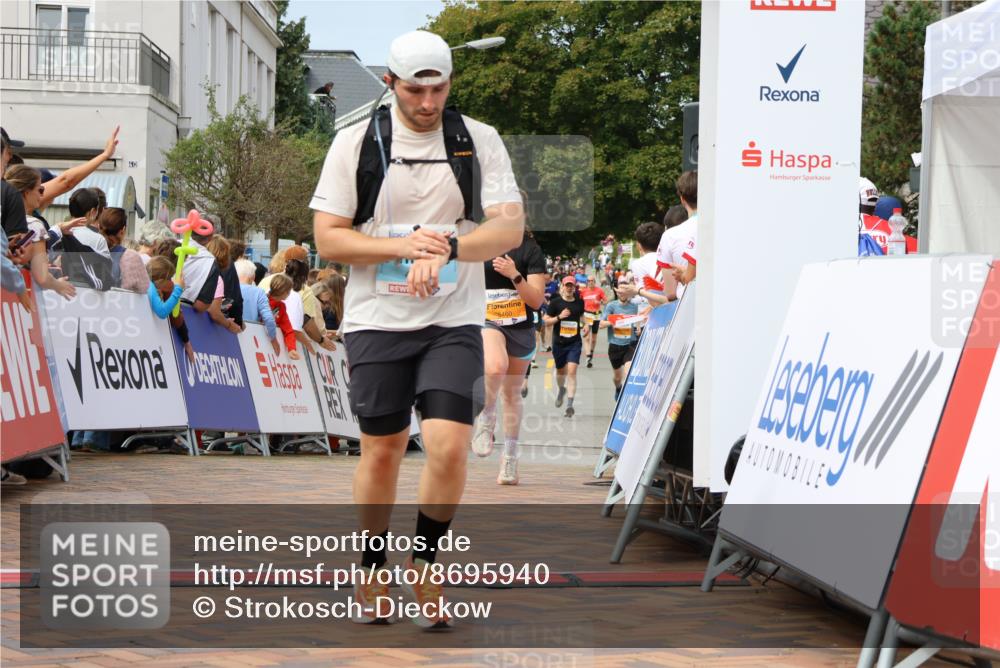 31.08.2025 - 21. Blankeneser Heldenlauf Strokosch-Dieckow http://msf.ph/oto/8695940 31.08.2025 12:29:11 Ziel 5238, 5460, 4106 meine-sportfotos.de