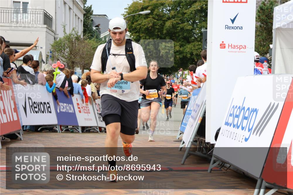 31.08.2025 - 21. Blankeneser Heldenlauf Strokosch-Dieckow http://msf.ph/oto/8695943 31.08.2025 12:29:11 Ziel 5238, 5460, 4106 meine-sportfotos.de