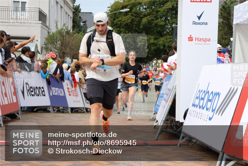 31.08.2025 - 21. Blankeneser Heldenlauf Strokosch-Dieckow http://msf.ph/oto/8695945 31.08.2025 12:29:11 Ziel 5238, 5460, 4106 meine-sportfotos.de