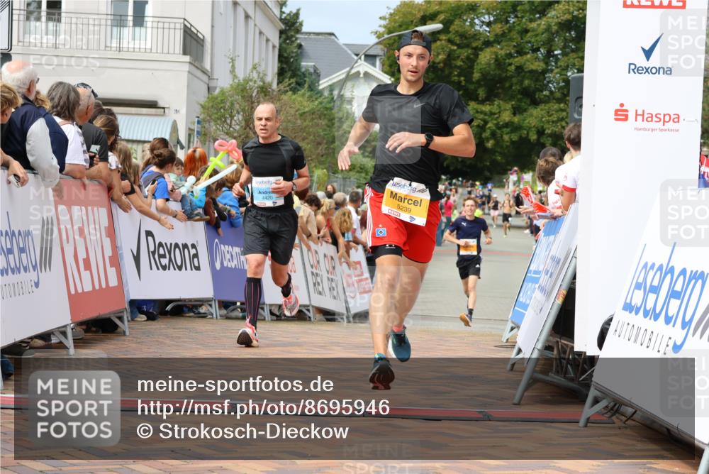 31.08.2025 - 21. Blankeneser Heldenlauf Strokosch-Dieckow http://msf.ph/oto/8695946 31.08.2025 12:24:08 Ziel 5811, 5239, 5773, 4420 meine-sportfotos.de