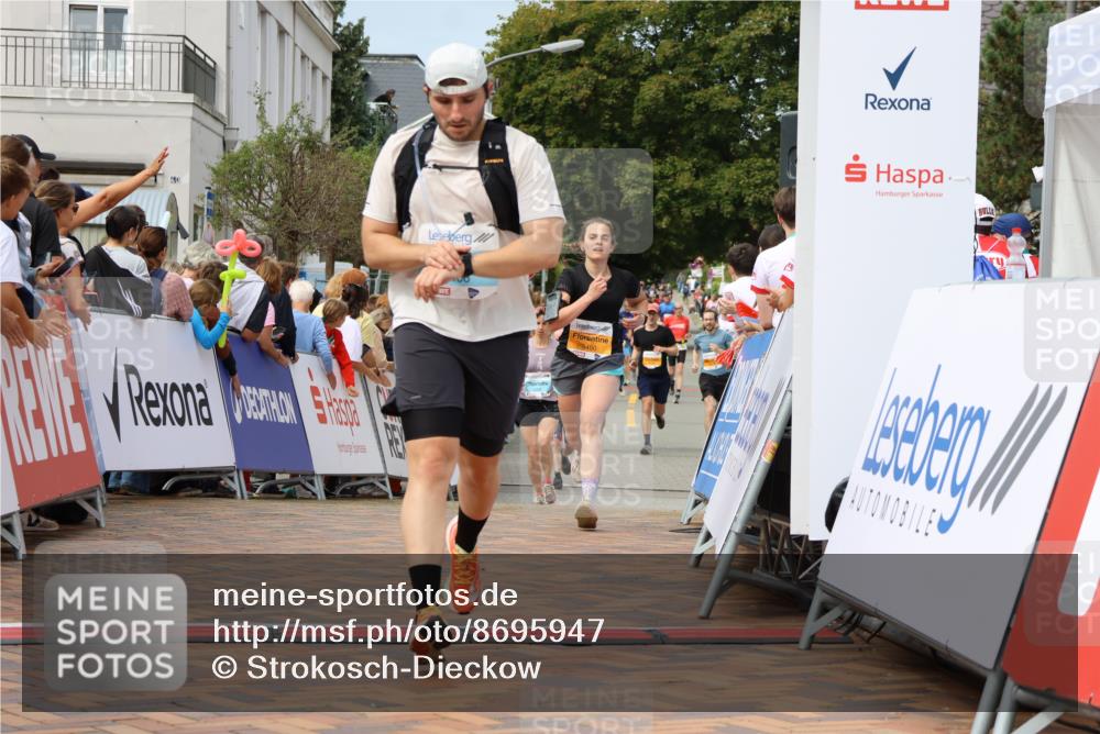31.08.2025 - 21. Blankeneser Heldenlauf Strokosch-Dieckow http://msf.ph/oto/8695947 31.08.2025 12:29:11 Ziel 5238, 5460, 4106 meine-sportfotos.de