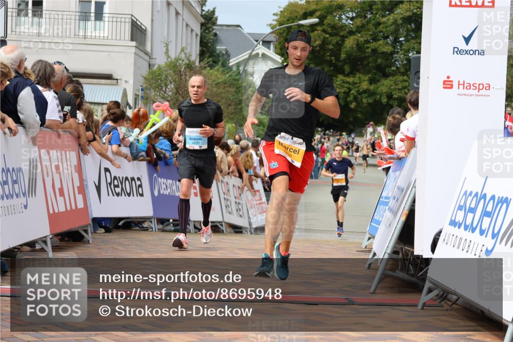 31.08.2025 - 21. Blankeneser Heldenlauf Strokosch-Dieckow http://msf.ph/oto/8695948 31.08.2025 12:24:07 Ziel 5811, 5239, 4420 meine-sportfotos.de
