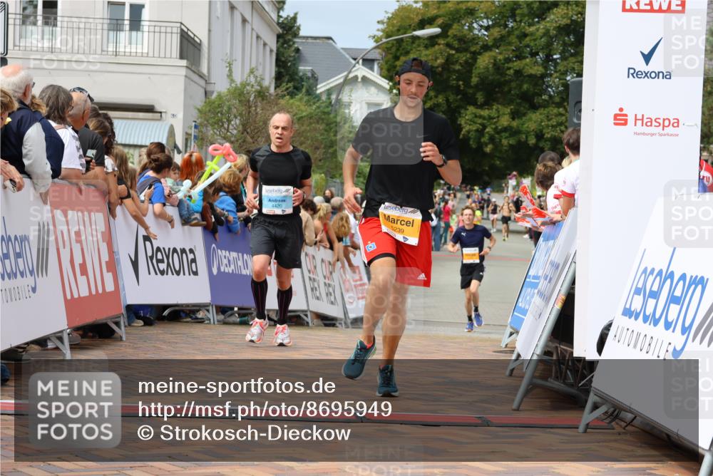 31.08.2025 - 21. Blankeneser Heldenlauf Strokosch-Dieckow http://msf.ph/oto/8695949 31.08.2025 12:24:07 Ziel 5811, 5239, 4420 meine-sportfotos.de