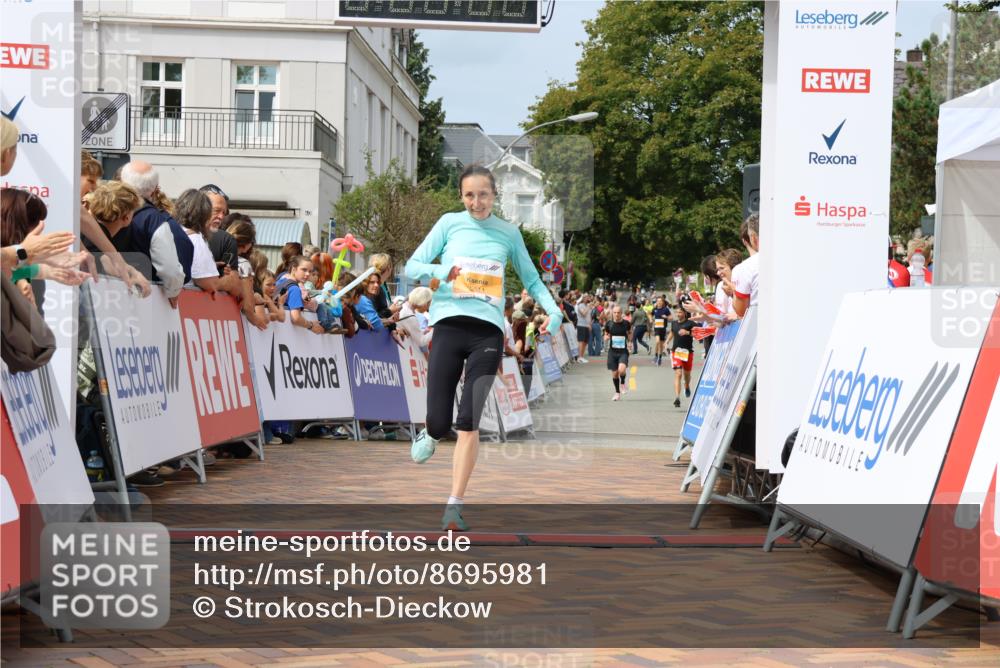 31.08.2025 - 21. Blankeneser Heldenlauf Strokosch-Dieckow http://msf.ph/oto/8695981 31.08.2025 12:24:01 Ziel 5811, 5242 meine-sportfotos.de