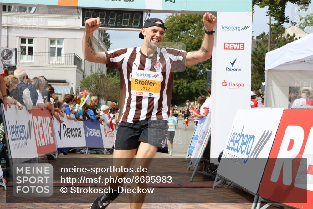 31.08.2025 - 21. Blankeneser Heldenlauf Strokosch-Dieckow http://msf.ph/oto/8695983 31.08.2025 12:23:57 Ziel 5811, 5242 meine-sportfotos.de