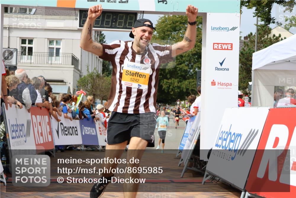 31.08.2025 - 21. Blankeneser Heldenlauf Strokosch-Dieckow http://msf.ph/oto/8695985 31.08.2025 12:23:57 Ziel 5811, 5242 meine-sportfotos.de