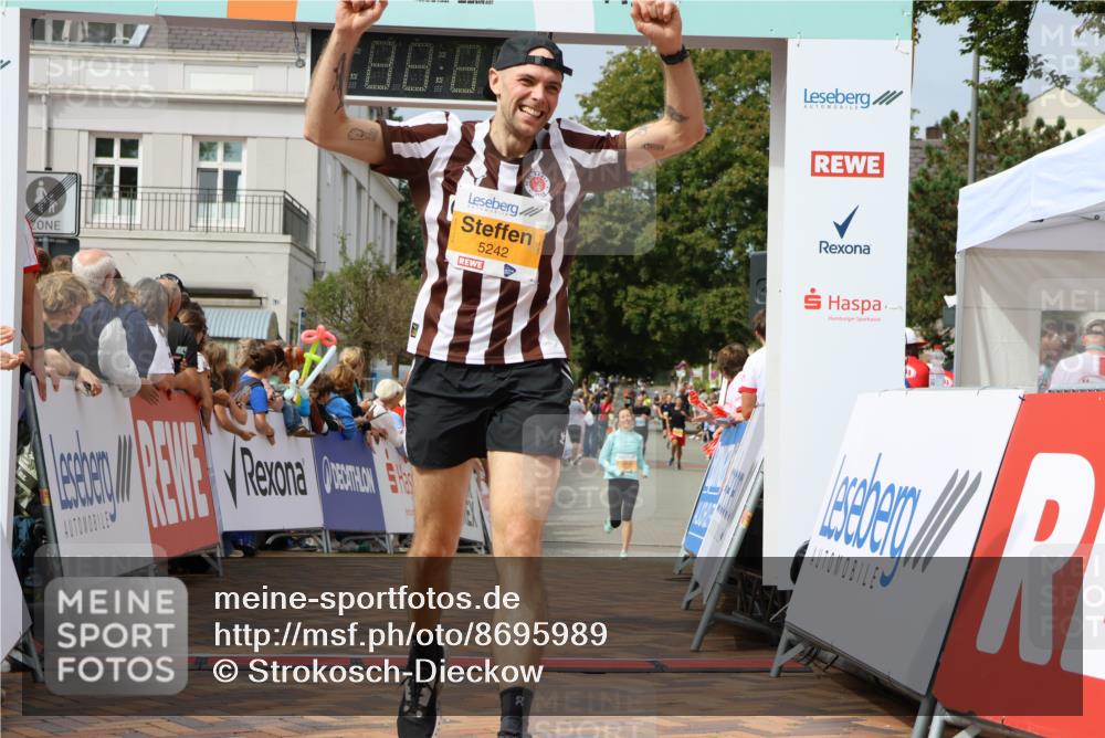 31.08.2025 - 21. Blankeneser Heldenlauf Strokosch-Dieckow http://msf.ph/oto/8695989 31.08.2025 12:23:57 Ziel 5811, 5242 meine-sportfotos.de