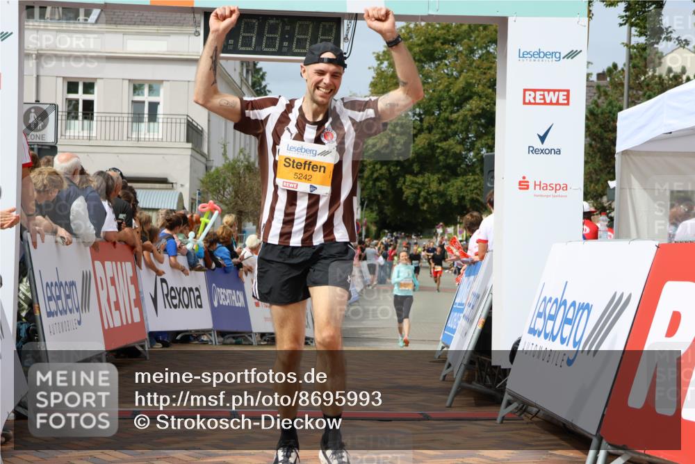 31.08.2025 - 21. Blankeneser Heldenlauf Strokosch-Dieckow http://msf.ph/oto/8695993 31.08.2025 12:23:57 Ziel 5811, 5242 meine-sportfotos.de