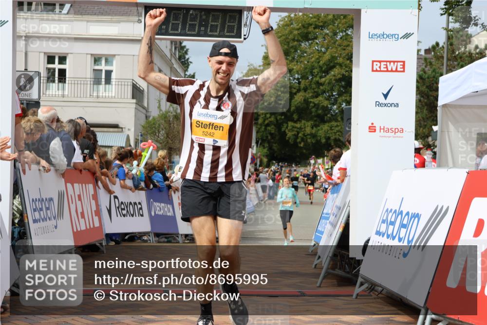 31.08.2025 - 21. Blankeneser Heldenlauf Strokosch-Dieckow http://msf.ph/oto/8695995 31.08.2025 12:23:57 Ziel 5811, 5242 meine-sportfotos.de