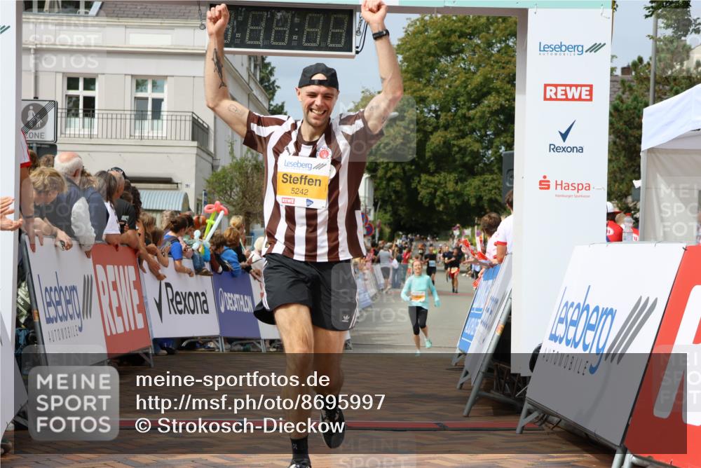 31.08.2025 - 21. Blankeneser Heldenlauf Strokosch-Dieckow http://msf.ph/oto/8695997 31.08.2025 12:23:57 Ziel 5811, 5242 meine-sportfotos.de