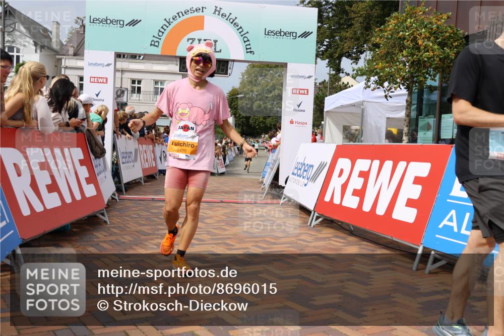 31.08.2025 - 21. Blankeneser Heldenlauf Strokosch-Dieckow http://msf.ph/oto/8696015 31.08.2025 12:23:49 Ziel 5367, 5366, 5420, 4097 meine-sportfotos.de