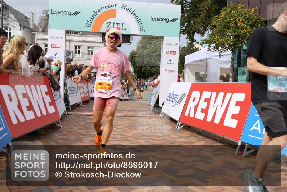 31.08.2025 - 21. Blankeneser Heldenlauf Strokosch-Dieckow http://msf.ph/oto/8696017 31.08.2025 12:23:49 Ziel 5367, 5366, 5420, 4097 meine-sportfotos.de