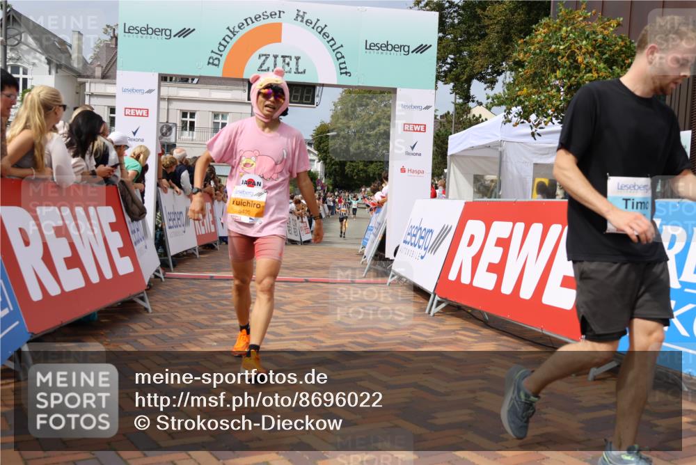 31.08.2025 - 21. Blankeneser Heldenlauf Strokosch-Dieckow http://msf.ph/oto/8696022 31.08.2025 12:23:49 Ziel 5367, 5366, 5420, 4097 meine-sportfotos.de