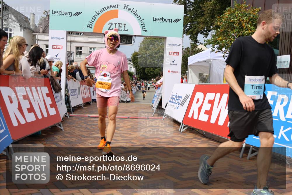 31.08.2025 - 21. Blankeneser Heldenlauf Strokosch-Dieckow http://msf.ph/oto/8696024 31.08.2025 12:23:49 Ziel 5367, 5366, 5420, 4097 meine-sportfotos.de