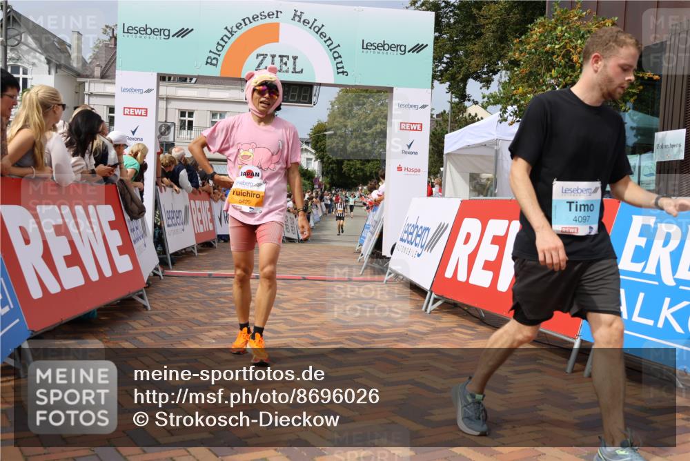 31.08.2025 - 21. Blankeneser Heldenlauf Strokosch-Dieckow http://msf.ph/oto/8696026 31.08.2025 12:23:49 Ziel 5367, 5366, 5420, 4097 meine-sportfotos.de