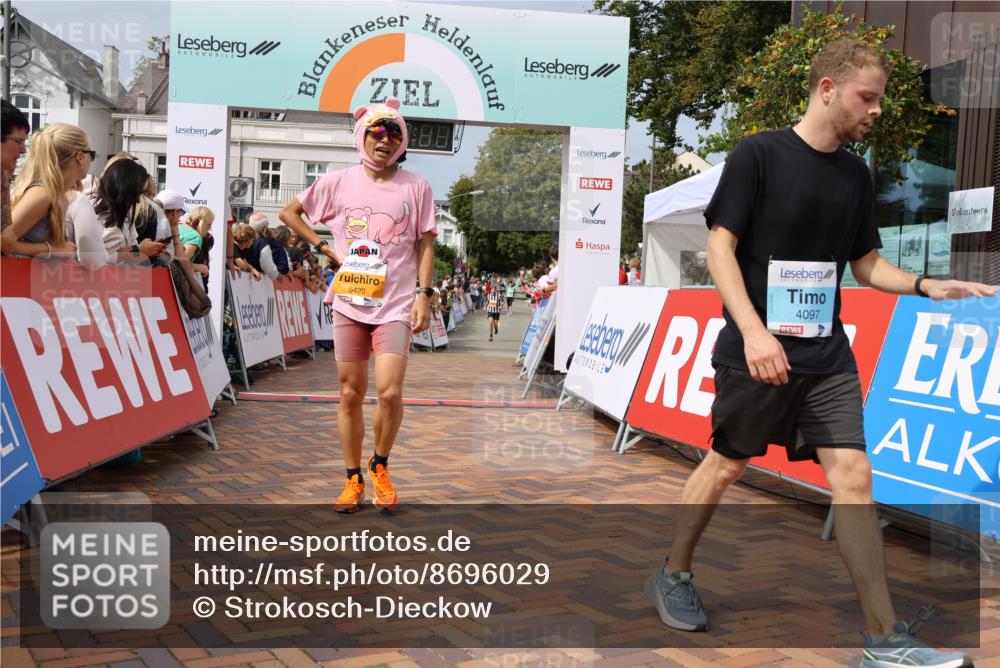 31.08.2025 - 21. Blankeneser Heldenlauf Strokosch-Dieckow http://msf.ph/oto/8696029 31.08.2025 12:23:49 Ziel 5367, 5366, 5420, 4097 meine-sportfotos.de