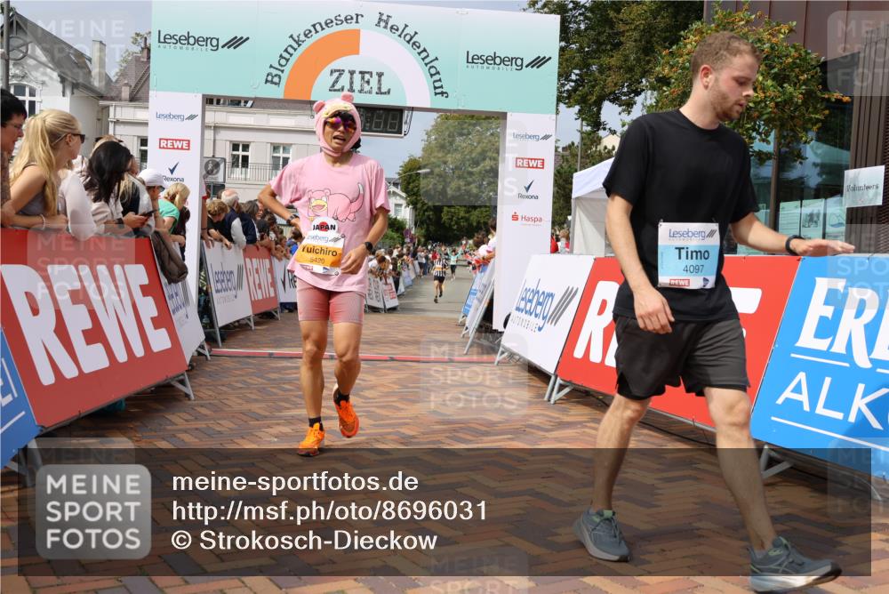 31.08.2025 - 21. Blankeneser Heldenlauf Strokosch-Dieckow http://msf.ph/oto/8696031 31.08.2025 12:23:49 Ziel 5367, 5366, 5420, 4097 meine-sportfotos.de