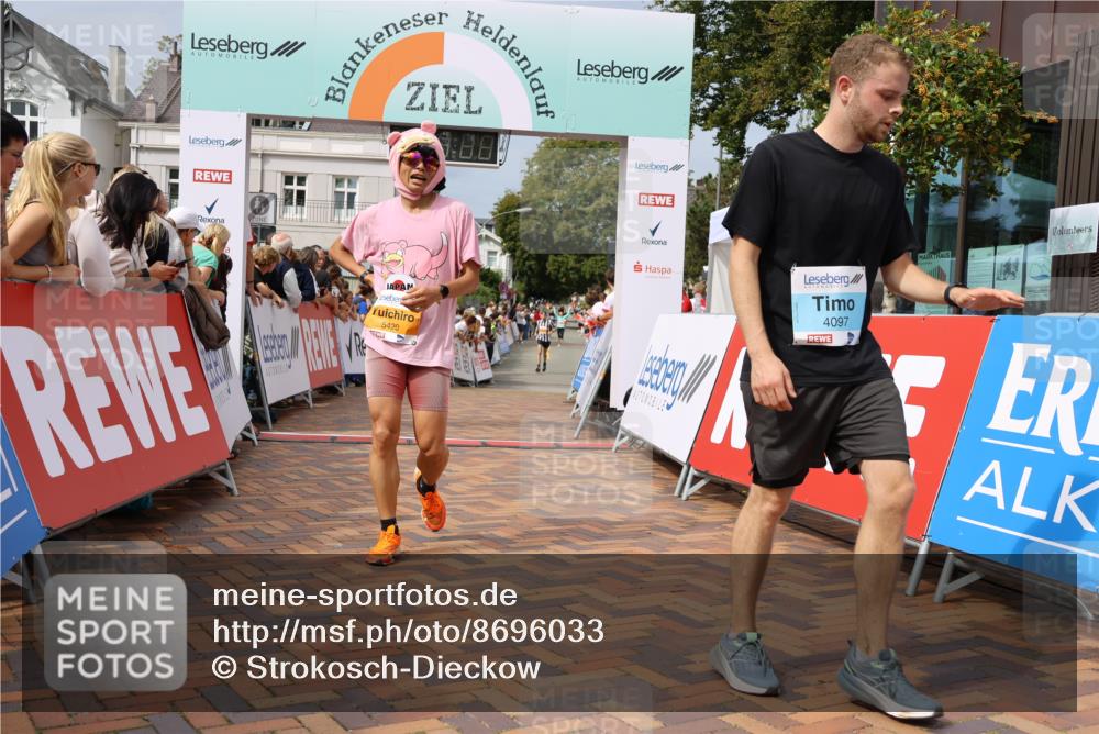 31.08.2025 - 21. Blankeneser Heldenlauf Strokosch-Dieckow http://msf.ph/oto/8696033 31.08.2025 12:23:49 Ziel 5367, 5366, 5420, 4097 meine-sportfotos.de