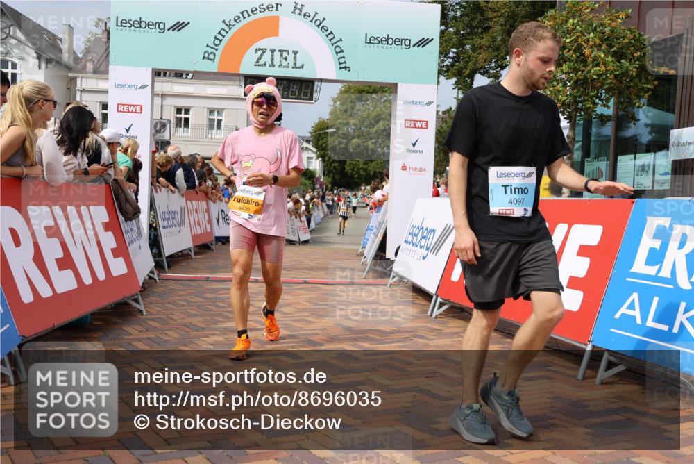 31.08.2025 - 21. Blankeneser Heldenlauf Strokosch-Dieckow http://msf.ph/oto/8696035 31.08.2025 12:23:49 Ziel 5367, 5366, 5420, 4097 meine-sportfotos.de