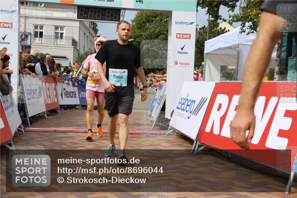 31.08.2025 - 21. Blankeneser Heldenlauf Strokosch-Dieckow http://msf.ph/oto/8696044 31.08.2025 12:23:47 Ziel 5367, 5366, 5420, 4097 meine-sportfotos.de