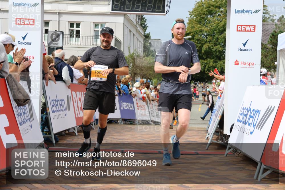 31.08.2025 - 21. Blankeneser Heldenlauf Strokosch-Dieckow http://msf.ph/oto/8696049 31.08.2025 12:23:43 Ziel 5367, 5366, 5178, 5420, 4097 meine-sportfotos.de