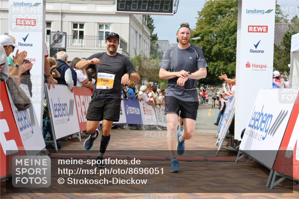 31.08.2025 - 21. Blankeneser Heldenlauf Strokosch-Dieckow http://msf.ph/oto/8696051 31.08.2025 12:23:43 Ziel 5367, 5366, 5178, 5420, 4097 meine-sportfotos.de