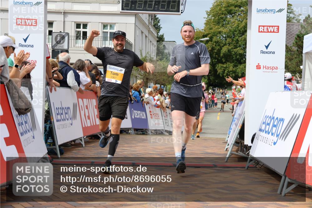 31.08.2025 - 21. Blankeneser Heldenlauf Strokosch-Dieckow http://msf.ph/oto/8696055 31.08.2025 12:23:43 Ziel 5367, 5366, 5178, 5420, 4097 meine-sportfotos.de