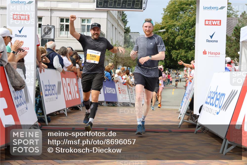 31.08.2025 - 21. Blankeneser Heldenlauf Strokosch-Dieckow http://msf.ph/oto/8696057 31.08.2025 12:23:43 Ziel 5367, 5366, 5178, 5420, 4097 meine-sportfotos.de