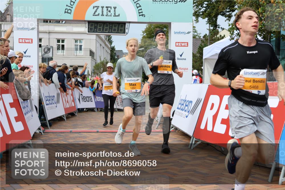 31.08.2025 - 21. Blankeneser Heldenlauf Strokosch-Dieckow http://msf.ph/oto/8696058 31.08.2025 12:28:39 Ziel 5468, 5352, 5292, 5823, 5499 meine-sportfotos.de
