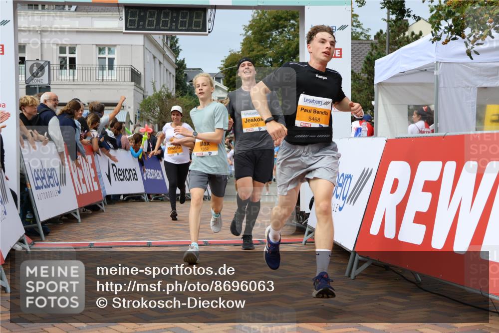 31.08.2025 - 21. Blankeneser Heldenlauf Strokosch-Dieckow http://msf.ph/oto/8696063 31.08.2025 12:28:39 Ziel 5468, 5352, 5292, 5823, 5499 meine-sportfotos.de
