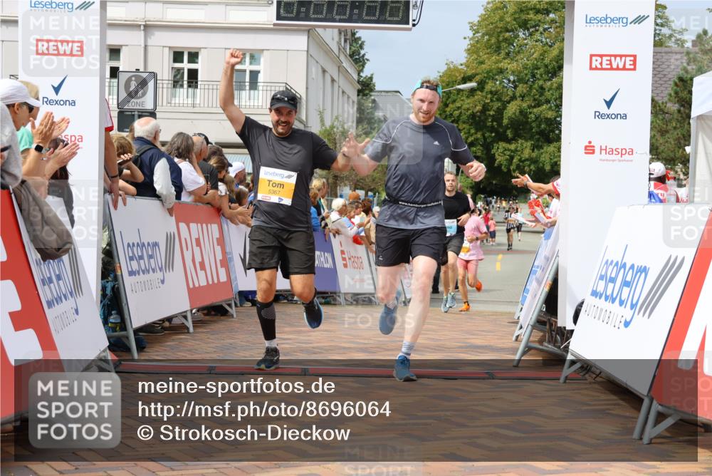 31.08.2025 - 21. Blankeneser Heldenlauf Strokosch-Dieckow http://msf.ph/oto/8696064 31.08.2025 12:23:43 Ziel 5367, 5366, 5178, 5420, 4097 meine-sportfotos.de