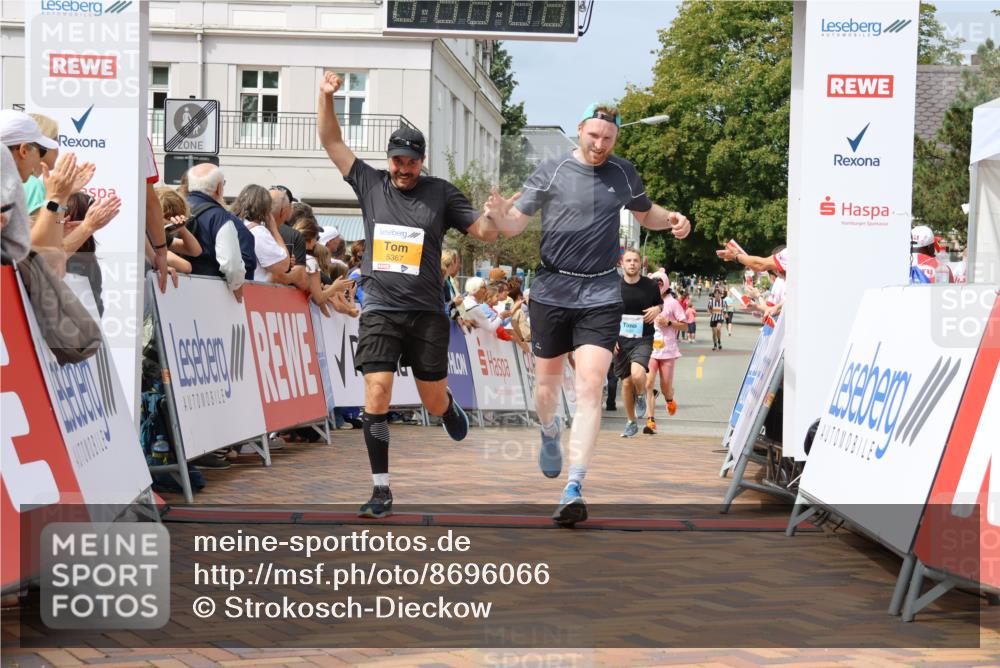 31.08.2025 - 21. Blankeneser Heldenlauf Strokosch-Dieckow http://msf.ph/oto/8696066 31.08.2025 12:23:43 Ziel 5367, 5366, 5178, 5420, 4097 meine-sportfotos.de