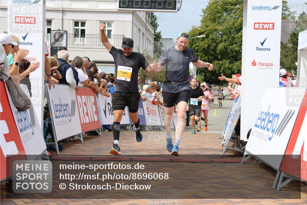 31.08.2025 - 21. Blankeneser Heldenlauf Strokosch-Dieckow http://msf.ph/oto/8696068 31.08.2025 12:23:43 Ziel 5367, 5366, 5178, 5420, 4097 meine-sportfotos.de