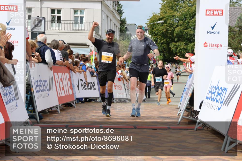 31.08.2025 - 21. Blankeneser Heldenlauf Strokosch-Dieckow http://msf.ph/oto/8696081 31.08.2025 12:23:42 Ziel 5367, 5366, 5178, 5420, 4097 meine-sportfotos.de