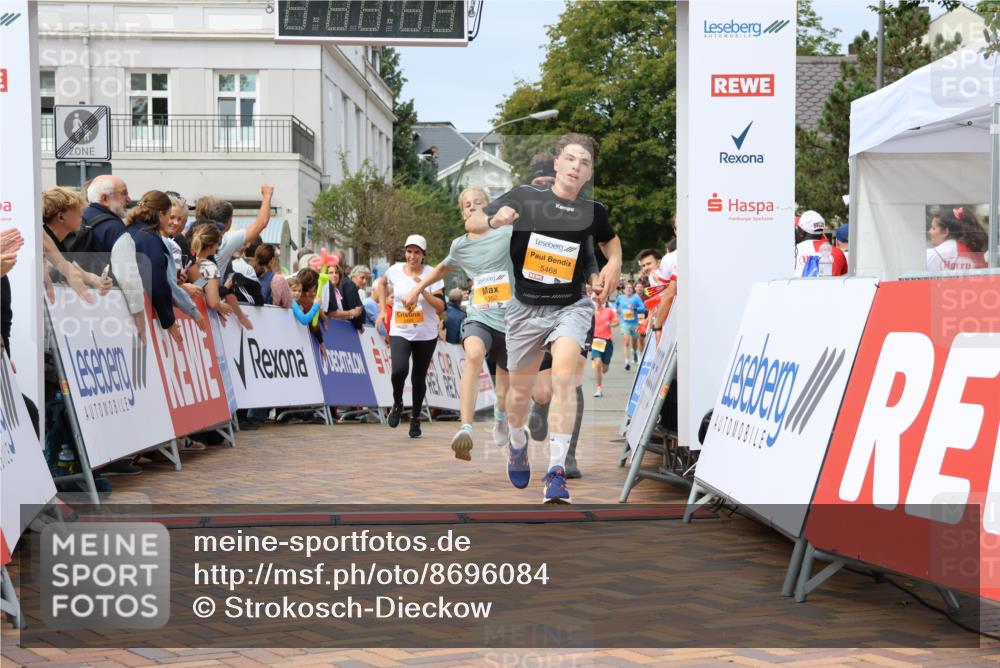 31.08.2025 - 21. Blankeneser Heldenlauf Strokosch-Dieckow http://msf.ph/oto/8696084 31.08.2025 12:28:38 Ziel 5468, 5540, 5352, 5292, 5499 meine-sportfotos.de