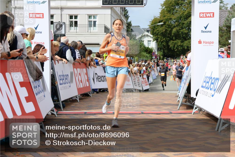 31.08.2025 - 21. Blankeneser Heldenlauf Strokosch-Dieckow http://msf.ph/oto/8696096 31.08.2025 12:23:38 Ziel 5367, 5366, 5178, 4006, 4016 meine-sportfotos.de