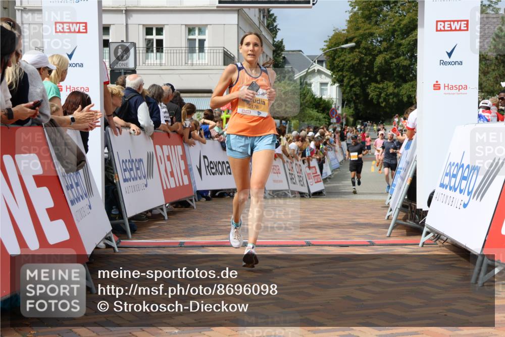 31.08.2025 - 21. Blankeneser Heldenlauf Strokosch-Dieckow http://msf.ph/oto/8696098 31.08.2025 12:23:38 Ziel 5367, 5366, 5178, 4006, 4016 meine-sportfotos.de