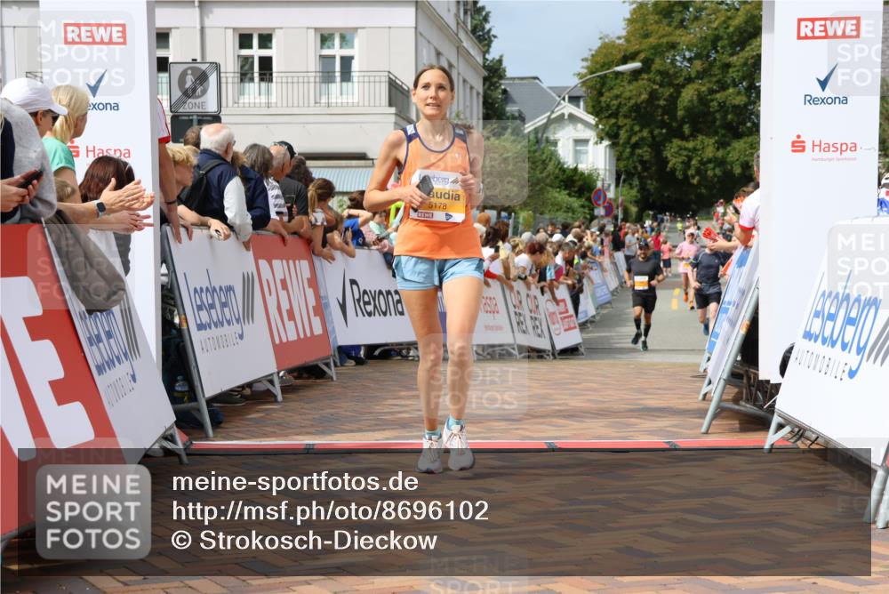 31.08.2025 - 21. Blankeneser Heldenlauf Strokosch-Dieckow http://msf.ph/oto/8696102 31.08.2025 12:23:38 Ziel 5367, 5366, 5178, 4006, 4016 meine-sportfotos.de