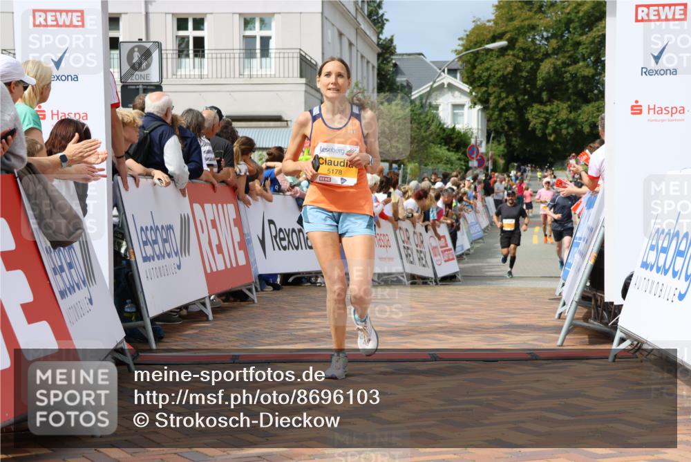 31.08.2025 - 21. Blankeneser Heldenlauf Strokosch-Dieckow http://msf.ph/oto/8696103 31.08.2025 12:23:38 Ziel 5367, 5366, 5178, 4006, 4016 meine-sportfotos.de