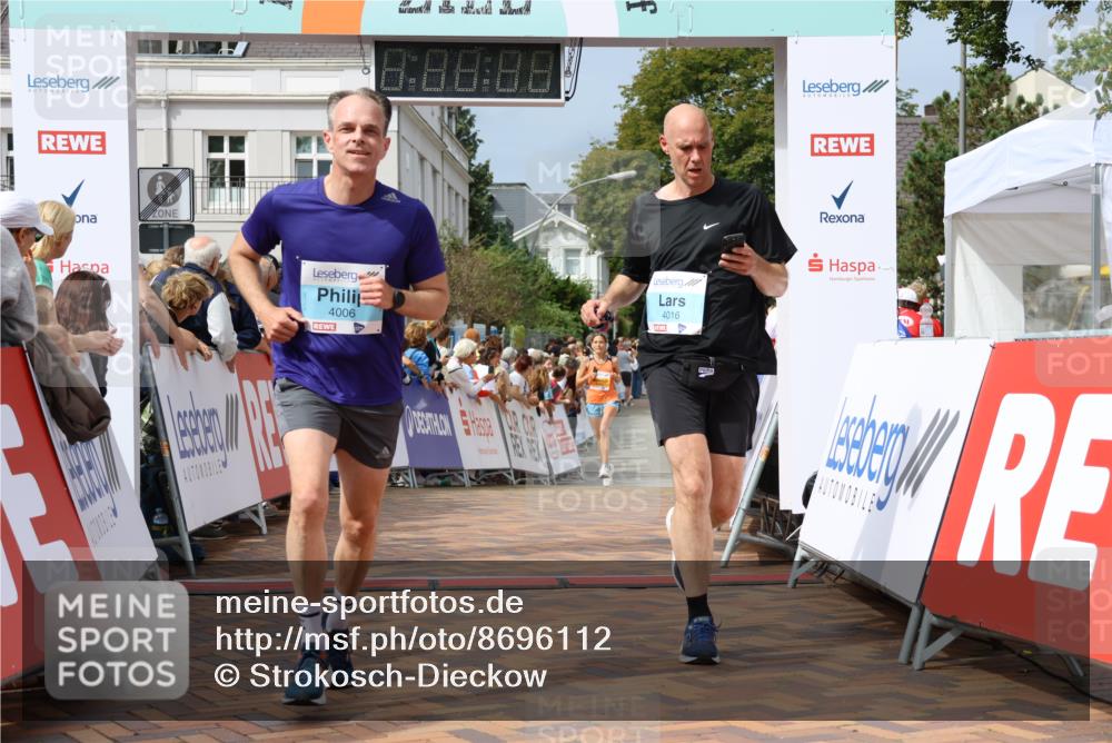 31.08.2025 - 21. Blankeneser Heldenlauf Strokosch-Dieckow http://msf.ph/oto/8696112 31.08.2025 12:23:33 Ziel 5178, 4419, 4278, 4006, 4016 meine-sportfotos.de