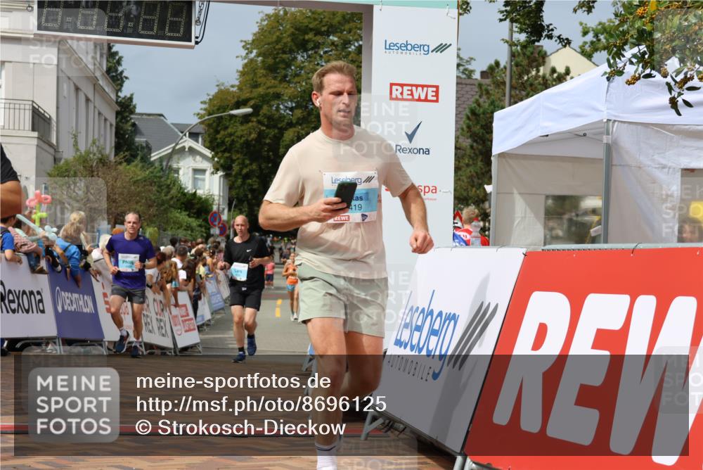 31.08.2025 - 21. Blankeneser Heldenlauf Strokosch-Dieckow http://msf.ph/oto/8696125 31.08.2025 12:23:29 Ziel 5410, 4419, 4278, 4006, 4016 meine-sportfotos.de