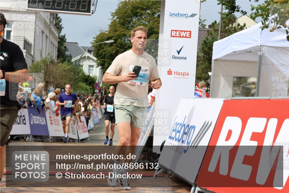 31.08.2025 - 21. Blankeneser Heldenlauf Strokosch-Dieckow http://msf.ph/oto/8696132 31.08.2025 12:23:29 Ziel 5410, 4419, 4278, 4006, 4016 meine-sportfotos.de